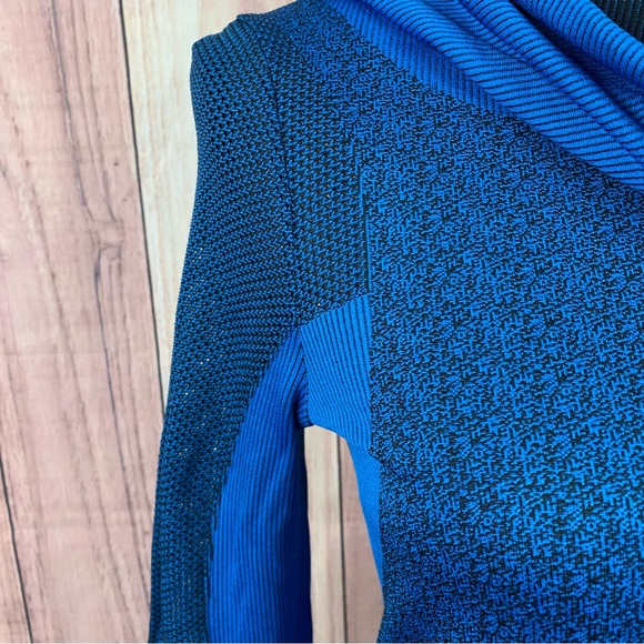 Under Armour Womens Size Small Blue Black HeatGear Cowl Neck Long Sleeve Top EUC - Picture 4 of 11